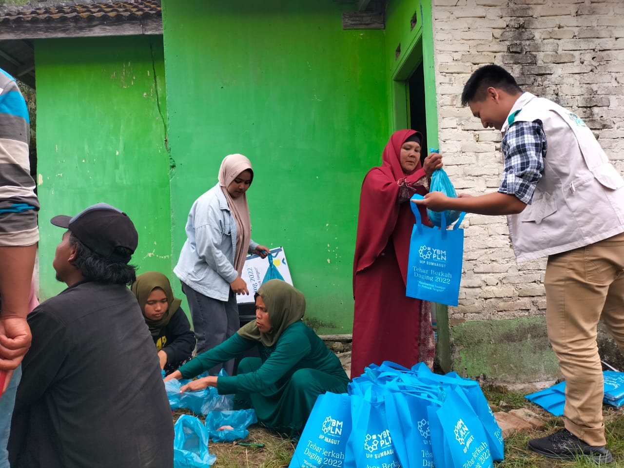Melalui YBM, PLN UIP Sumbagut Gelar Tebar Berkah Daging 2022 di Sumut dan Aceh