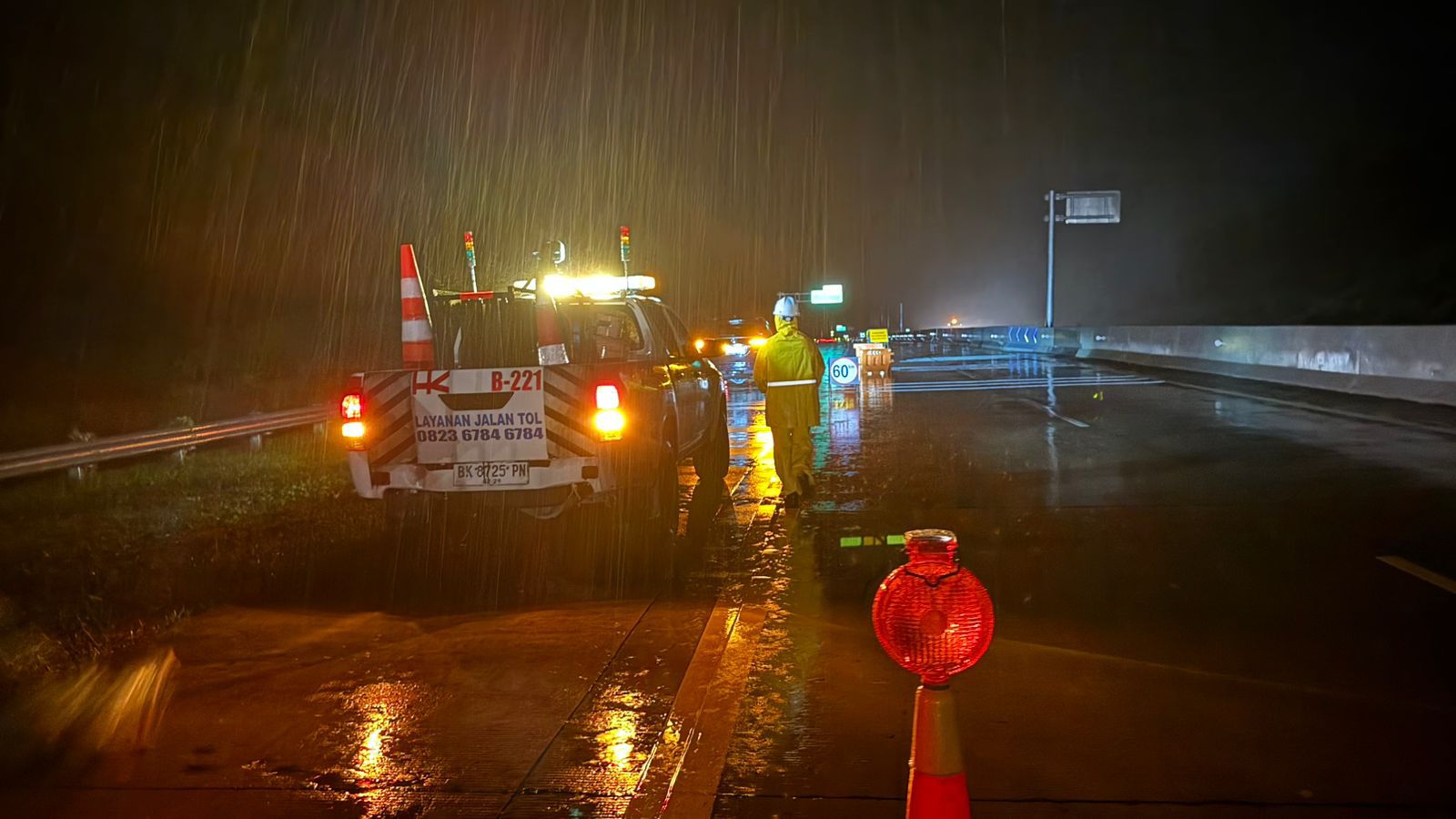 Dukung Tanggapan Darurat Bencana di Sejumlah Ruas Tol Sumatera, Hutama Karya Imbau Pengendara Berhati-hati