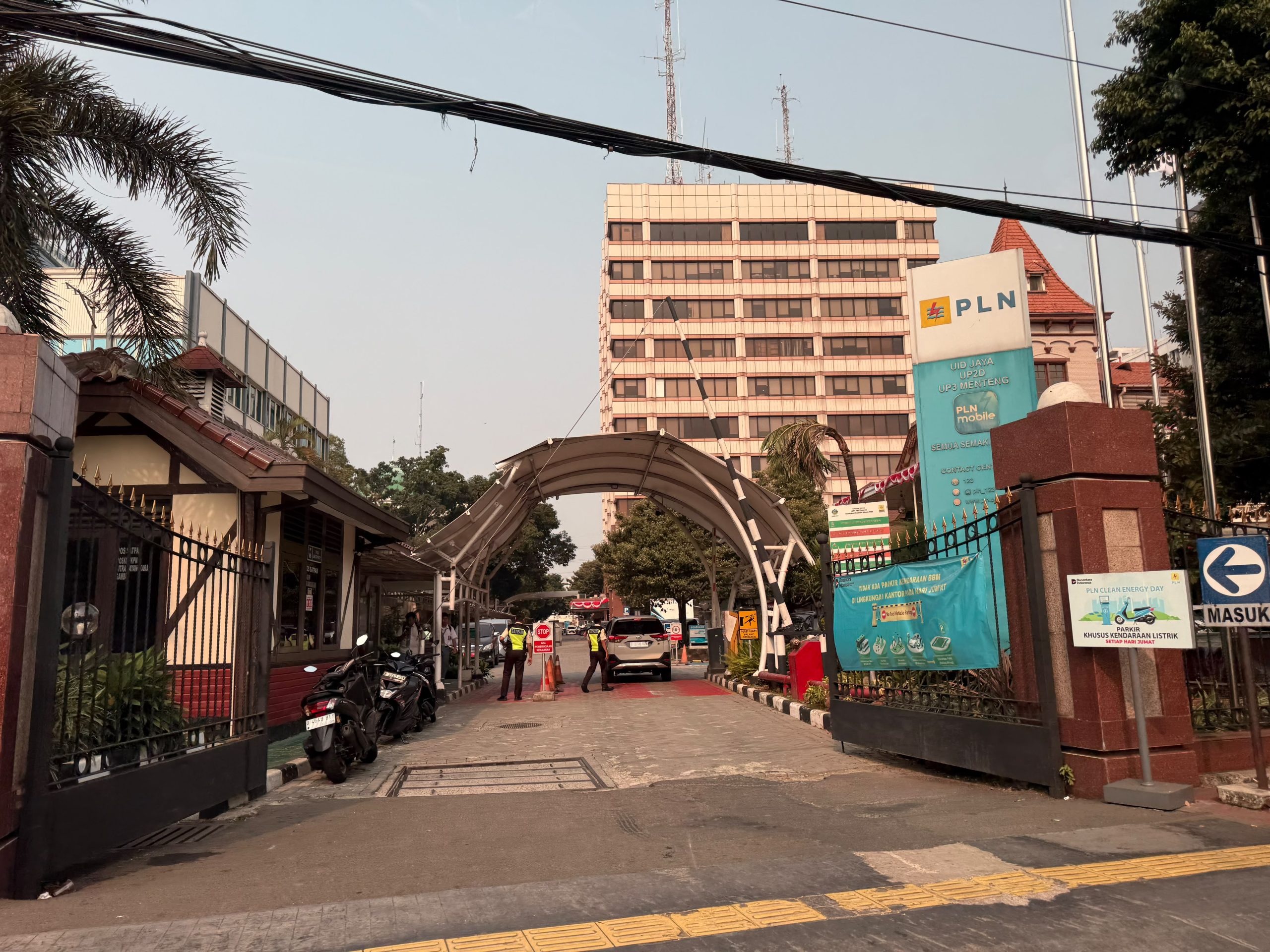 Utang Rp10 Miliar Dituntut, Kaki Tangan GM PLN UID Jaya Kasak Kusuk Minta Hapus Berita