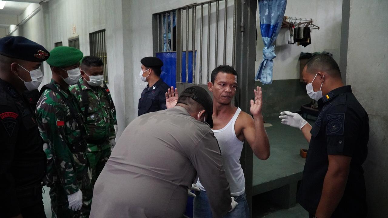 Razia Gabungan Skala Besar di Rutan I Medan Libatkan TNI dan Brimob Bersenjata Lengkap, Hasilnya…